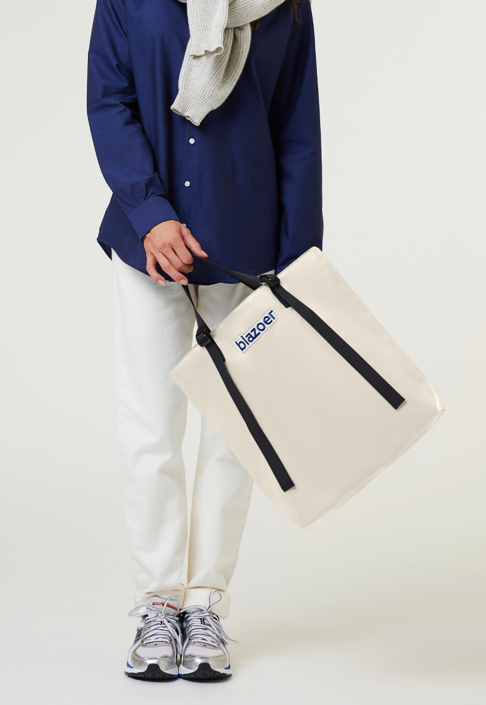 Regular tote - off-white + navy logo patch