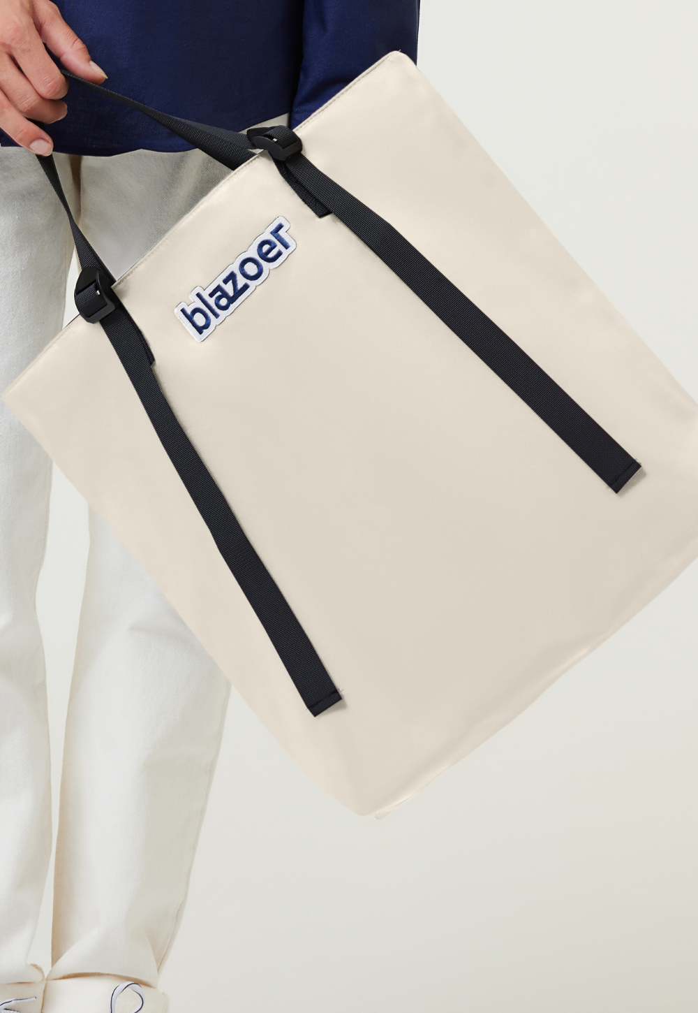 Regular tote - off-white + navy logo patch